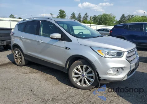 2017 Ford Escape Titanium z USA, uszkodzony, nr VIN 1FMCU9J98HUA58277